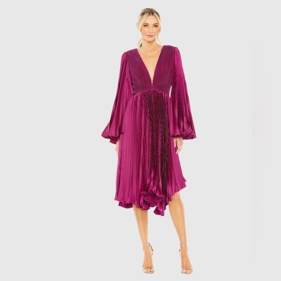 MAC DUGGAL 49717 NWOT Long Flare Sleeve Pleated Dress - Picture 1 of 6